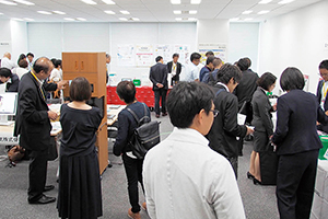 協賛企業によるシステム展示も開催