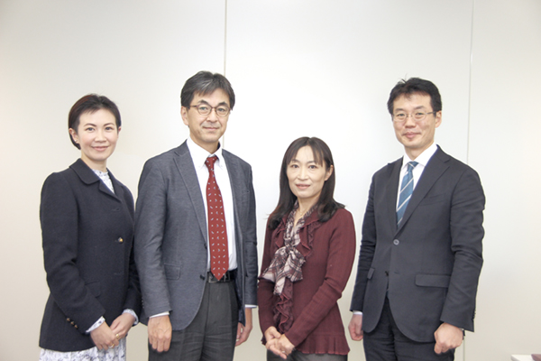 櫻井　晃洋（札幌医科大学医学部遺伝医学 教授） 平沢　　晃（岡山大学学術研究院医歯薬学域臨床遺伝子医療学分野 教授） 鈴木　美慧（聖路加国際病院遺伝診療センター 認定遺伝カウンセラー） （司会） 吉田　玲子（昭和大学臨床ゲノム研究所 講師）