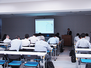 会期の中日に行われたIHE勉強会の様子