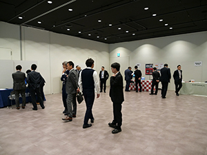 7社が出展した機器展示