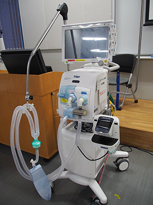 重症陽性者を受け入れるICUに配備されている体外式膜型人工肺（ECMO）